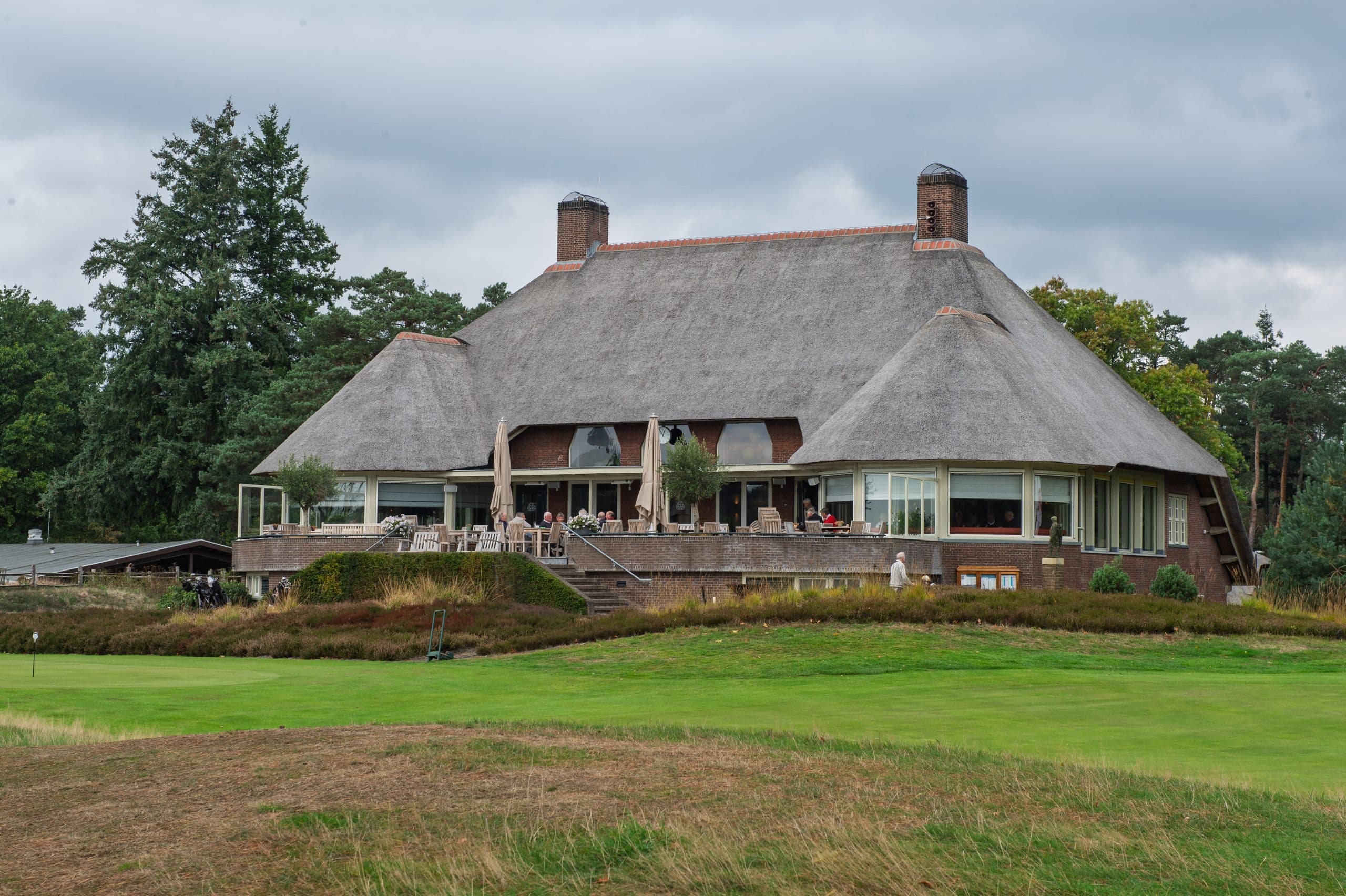 Het prachtige clubhuis van de Eindhovensche Golf.